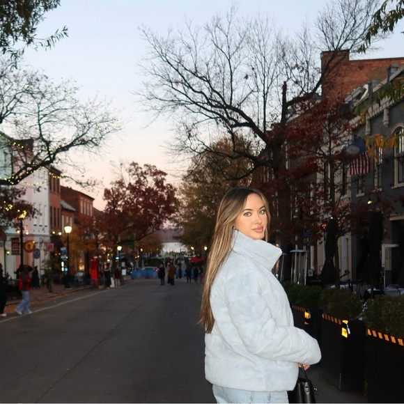 Meet your Posher, Sophia - Picture 4 of 4